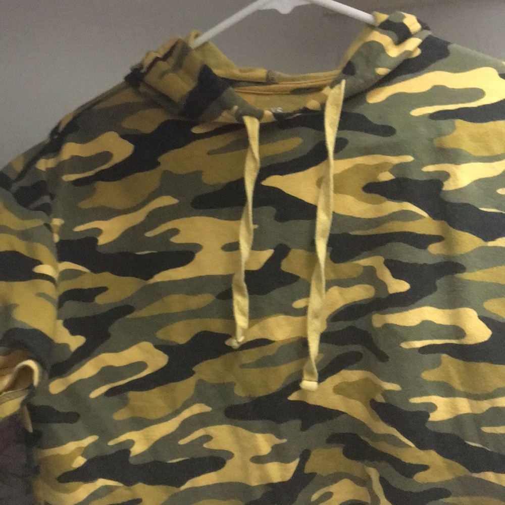 Cropped tee shirt yellow camo hooded